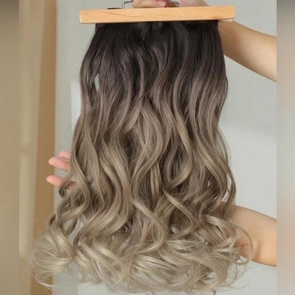 Curly hair Dirty blonde Hair Extensions - Clip ins - Picture 1 of 9